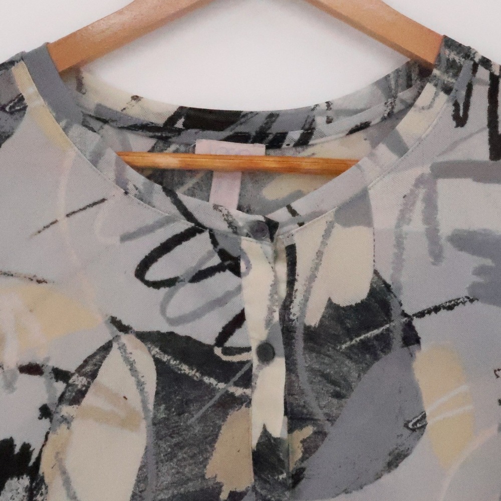 Logo Layers Abstract Print Mesh Tunic Top Womens Artsy Button Gray Plus‎ Size 1X - Picture 2 of 10